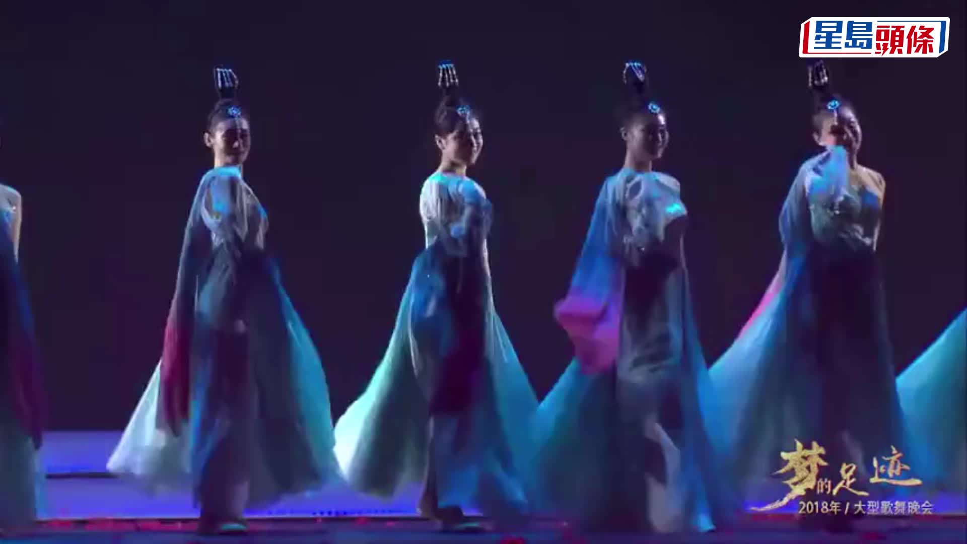 恒大民族歌舞團的成員無論舞姿還是顏值，均十分出眾。微博