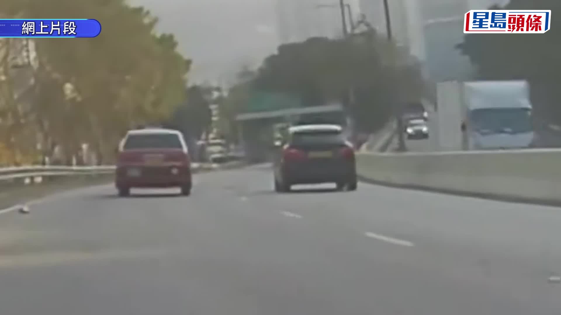 柴灣電單車意外撞欄 鐵騎士重創不治 現場遺血牆