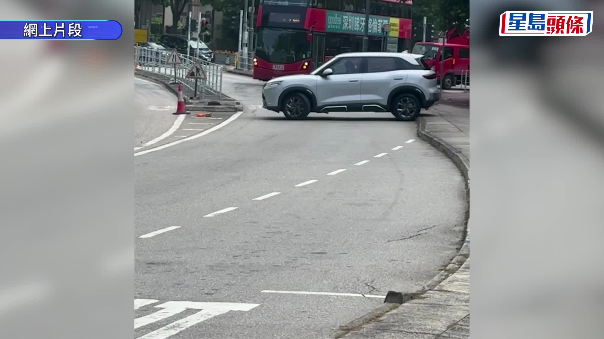 元朗P牌司機誤入逆線 慌亂倒車撞雪糕筒 網民：補鐘啦