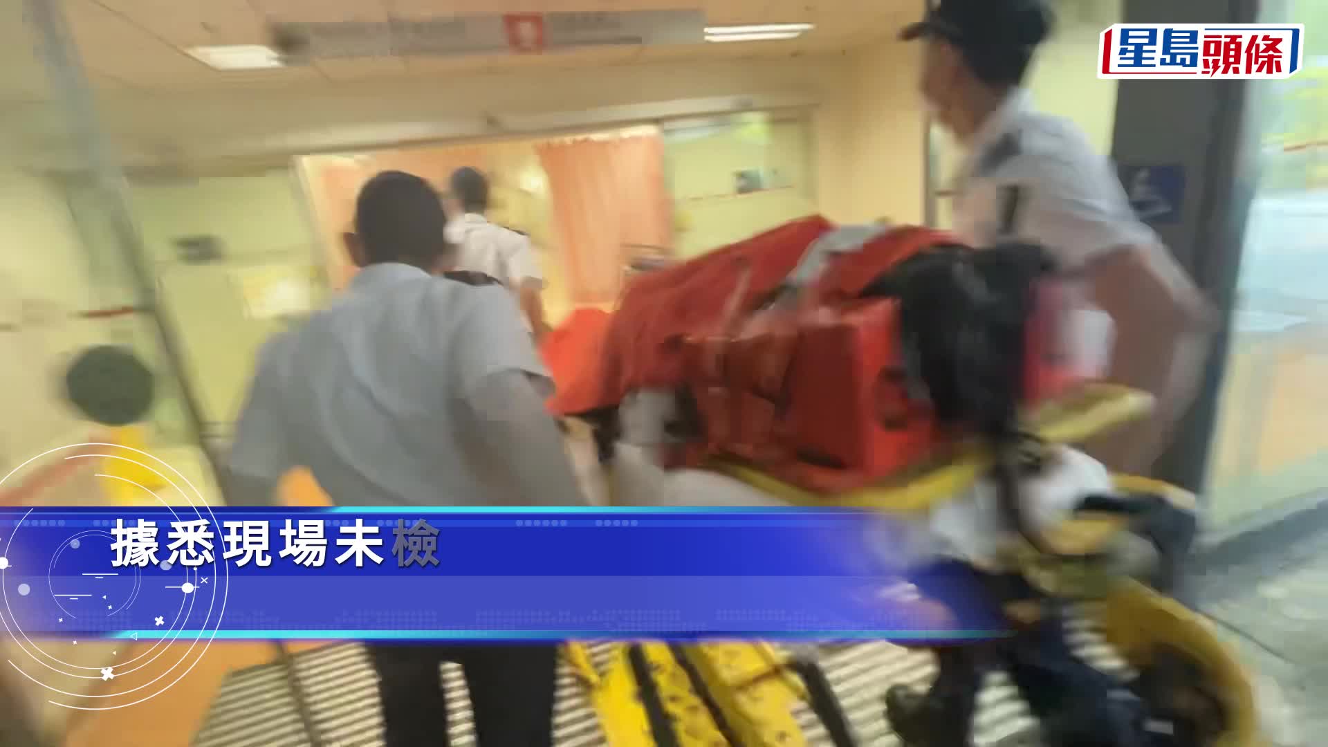 堕楼女生由救护车送院抢救。蔡楚辉摄