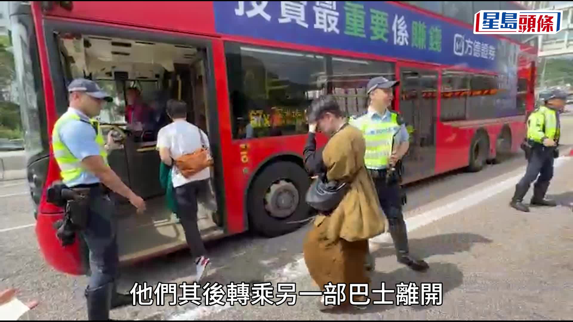 多圖│屯門公路城巴自炒撞欄 車窗爆裂10人傷 出九龍交通擠塞