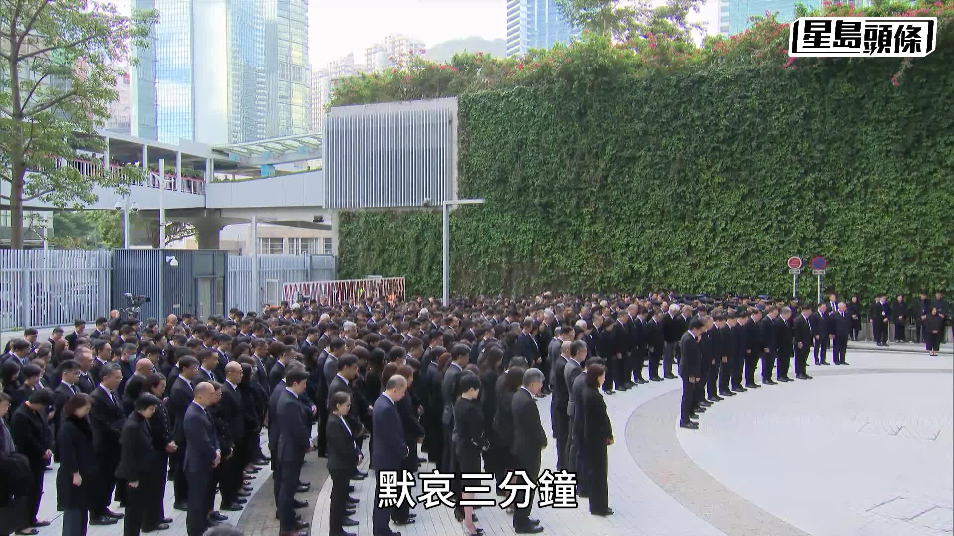 大埔宏福苑五級火︱李家超早上率官員政總默哀3分鐘 政府建築物下半旗致哀