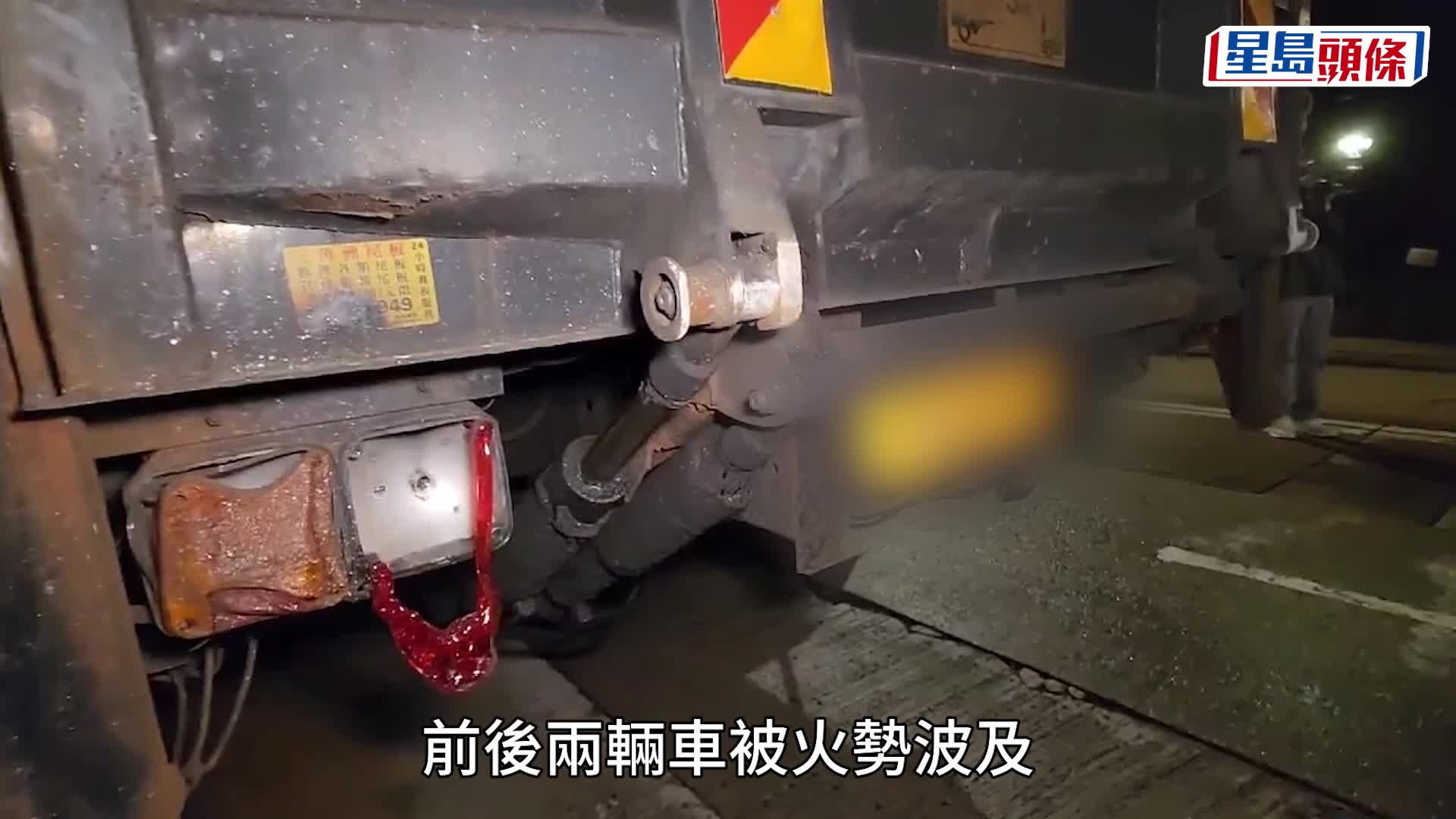 中型貨車嚴重焚毀，消防將火救熄。黎志偉攝