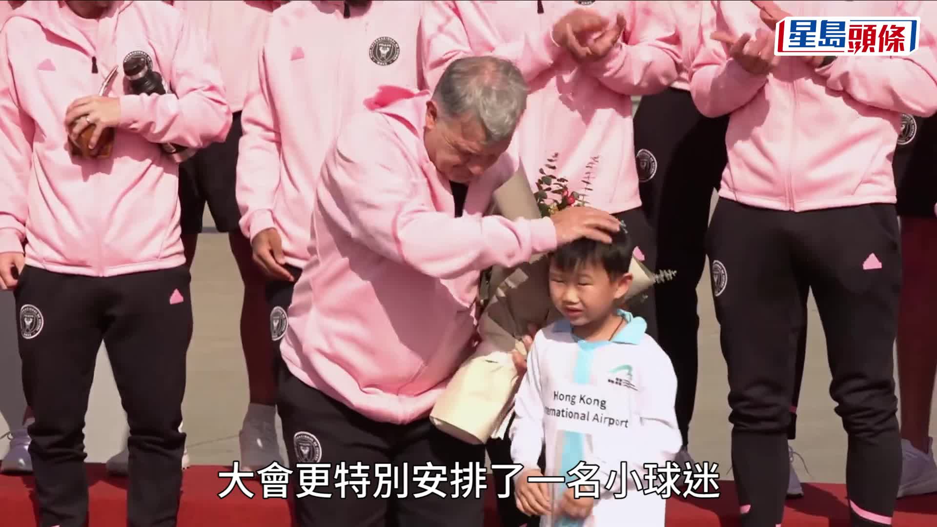 美斯抵港，一臉倦容。 劉駿軒攝