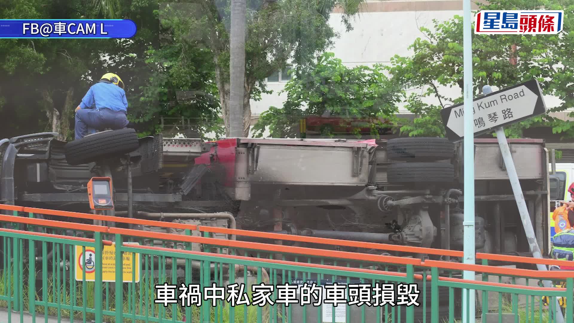 屯門鳴琴路消防車撞私家車後翻側 至少7人傷包括5消防員
