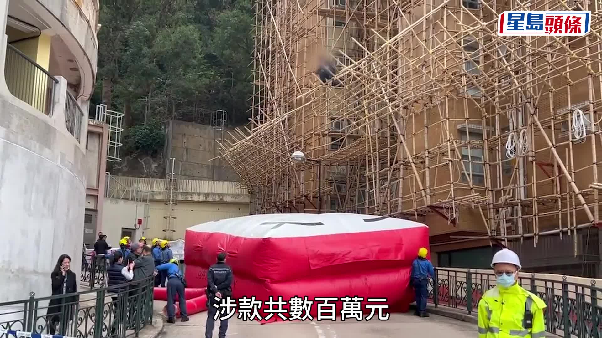 薄扶林碧瑤灣工人爬棚架追薪 稱欠薪4個月涉款數百萬 消防開氣墊