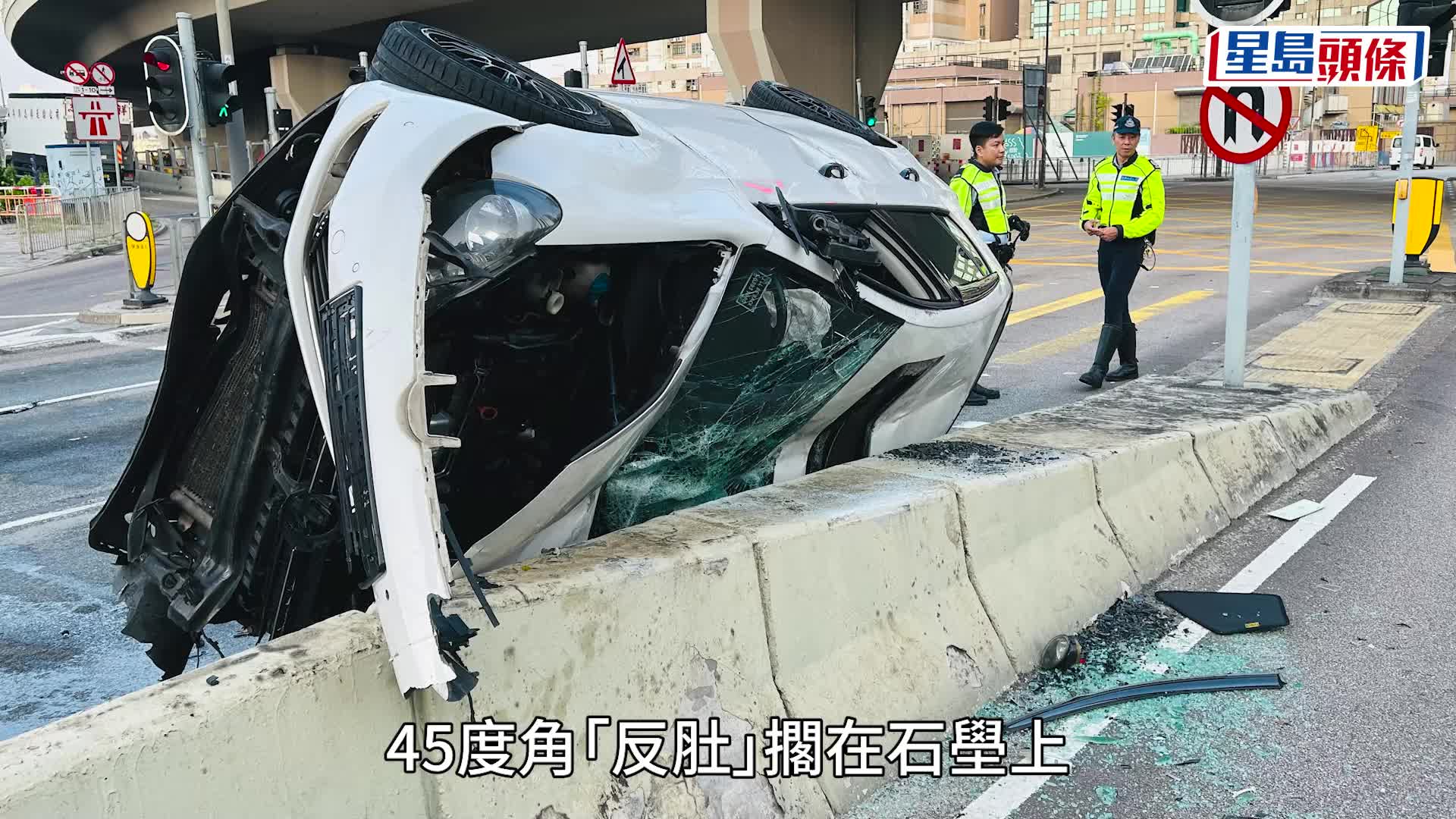 觀塘私家車失控鏟安全島 反肚擱石壆再殃及的士 男司機涉醉駕被捕