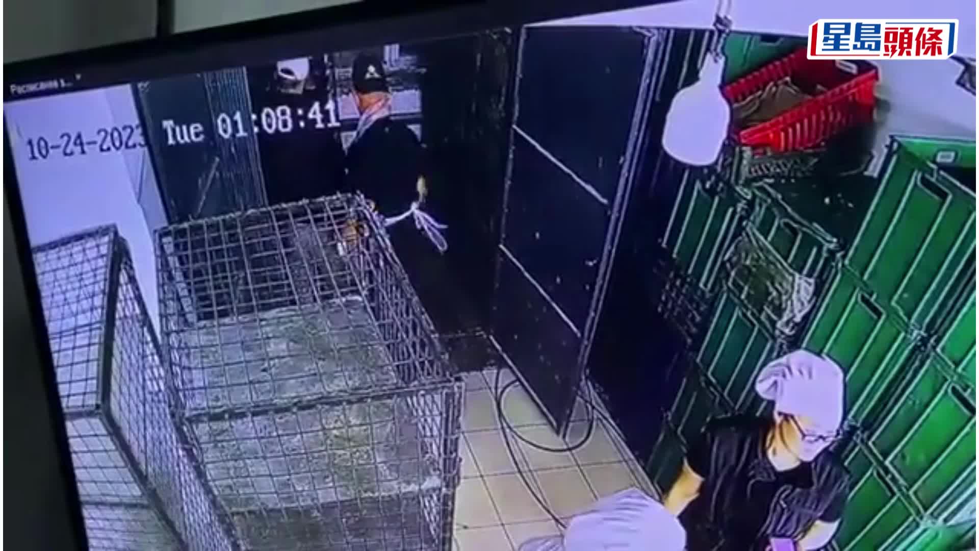 恐怖升降機急墜麵包師喪命，同事生死瞬間一動作保命。