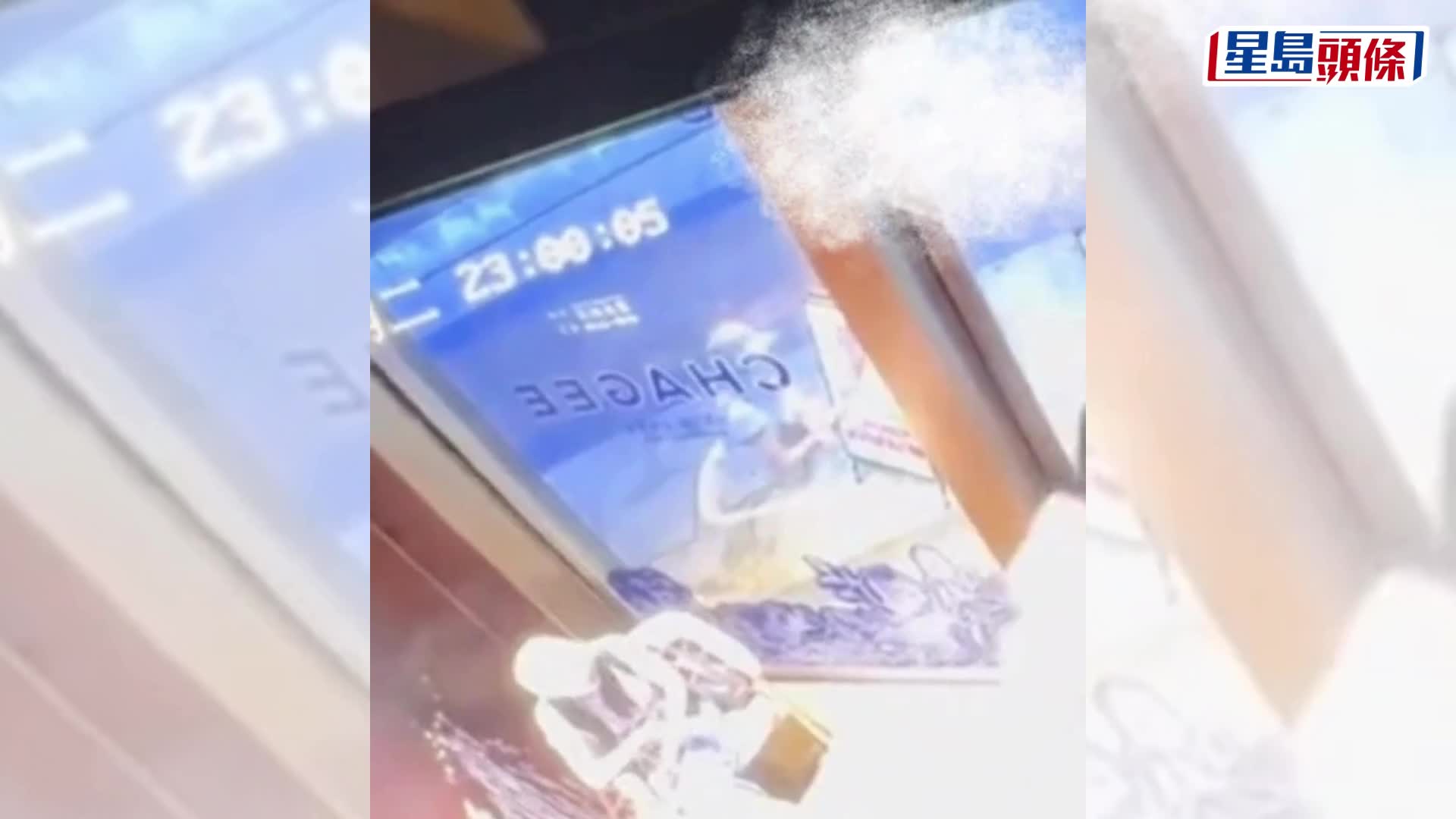 女子無辜被奶茶照頭淋。