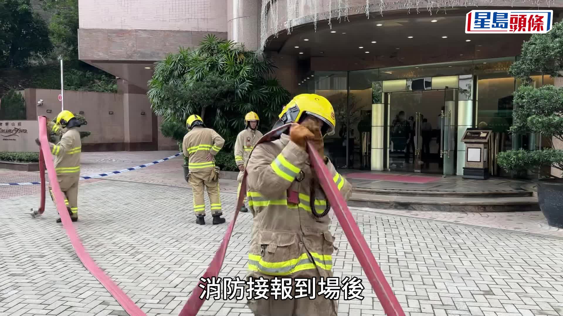 半山寶雲道單位起火，消防員到場將火救熄。蔡楚輝攝