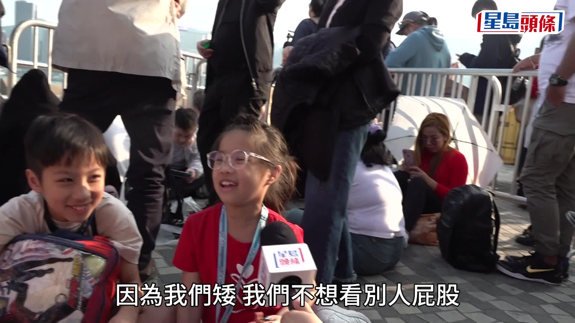 初二煙花︱「馬到功成耀香江」匯演晚上維港綻放  大批市民及遊客一早「霸位」等睇煙花