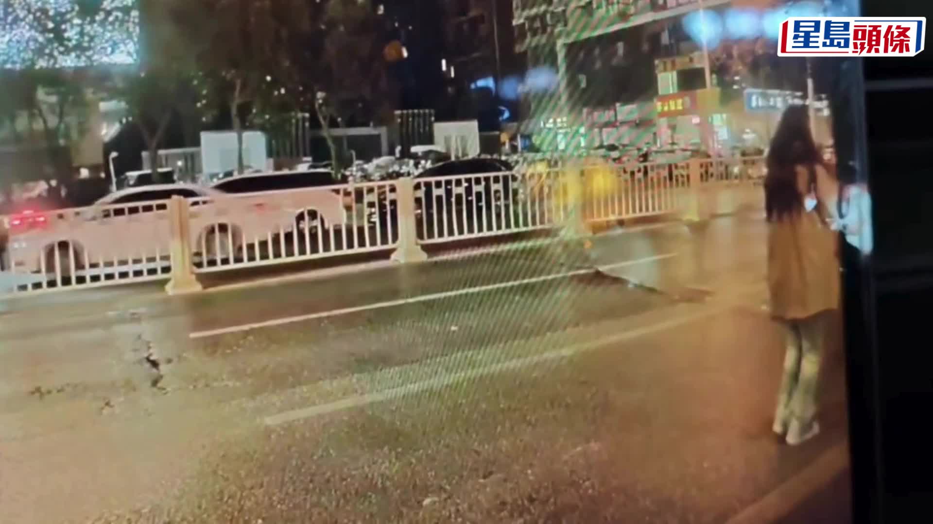 西安「白牌車」劏客不成，惱羞成怒開車撞人後逃逸。